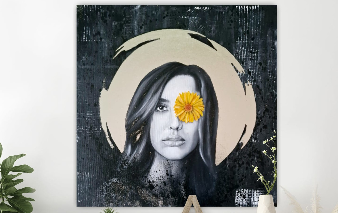 Portrait mit Ring und Blüte detail image